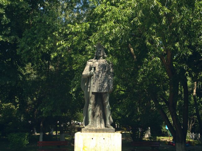 Statuia lui Mircea cel Bătrân