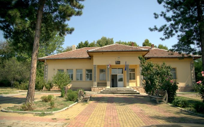 Народно читалище “Искра 1948”