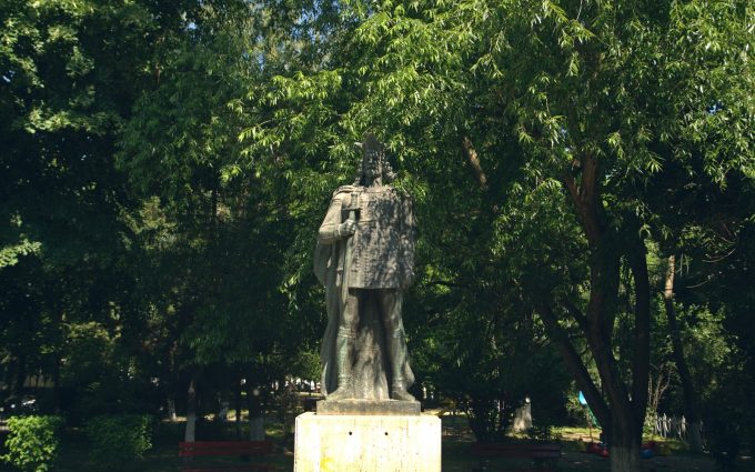 Statuia lui Mircea cel Bătrân